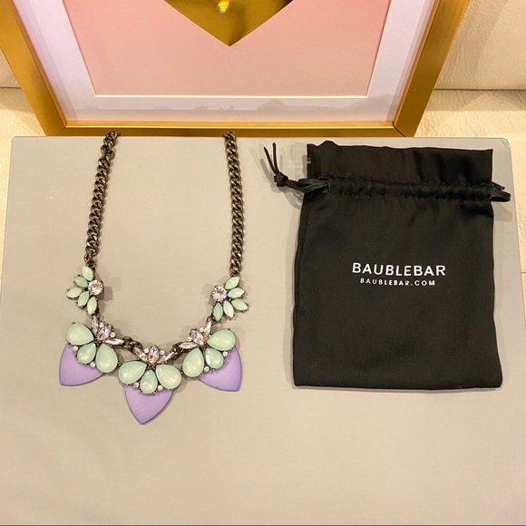 Women’s Statement Necklace - Picture 2 of 4